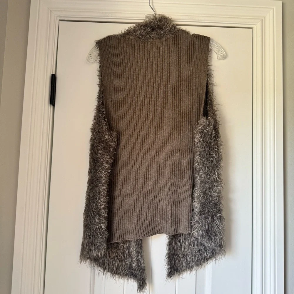 CABI Faux Fur Alpaca Mohair Ribbed Knit Back Drape Sweater Vest Size M #180‎